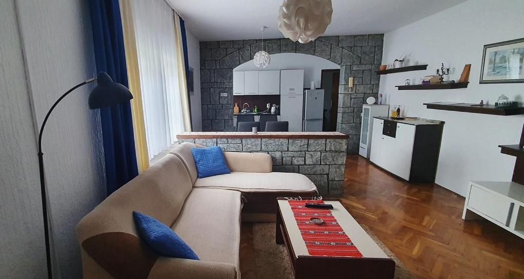 Apartman Ksenija Ðakovo Eksteriør bilde