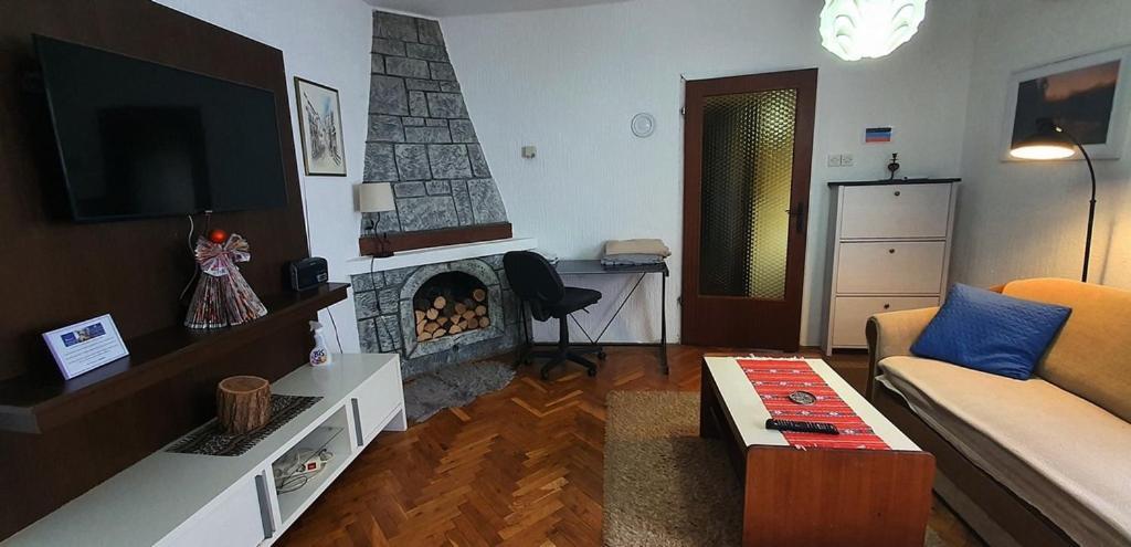 Apartman Ksenija Ðakovo Eksteriør bilde