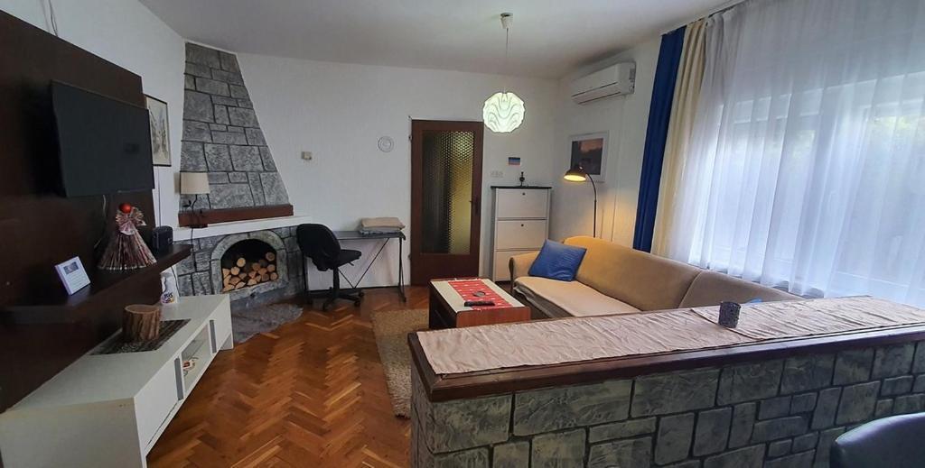 Apartman Ksenija Ðakovo Eksteriør bilde